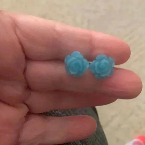 None Jewelry - Rose Shaped Studded Earrings